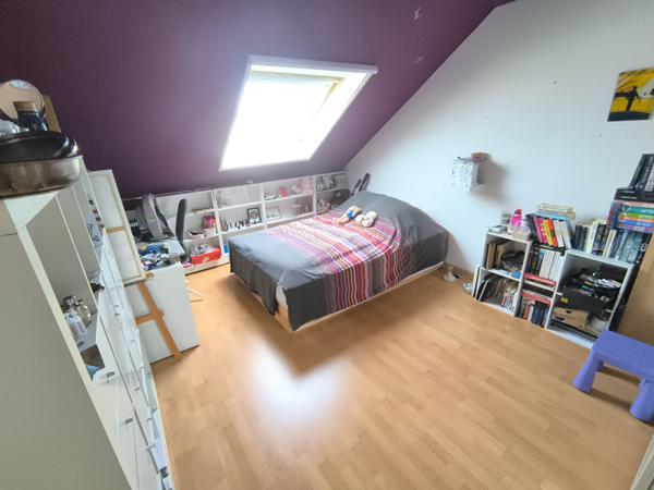 Maison Massy de 177.60 m² utiles en copropriété des années 2000 proche RER à pied garage, remise jardin clos