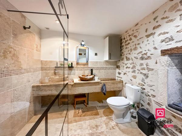 Propriété composée de 2 maisons atypiques (avec 2 entrées indépendantes) en plein centre ville d'Avallon