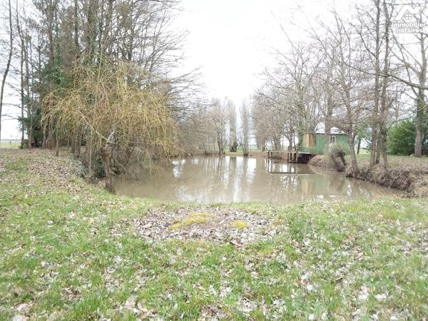 TERRAIN DE LOISIRS AVEC PLAN D'EAU DANS LA CAMPAGNE DE CONTRES