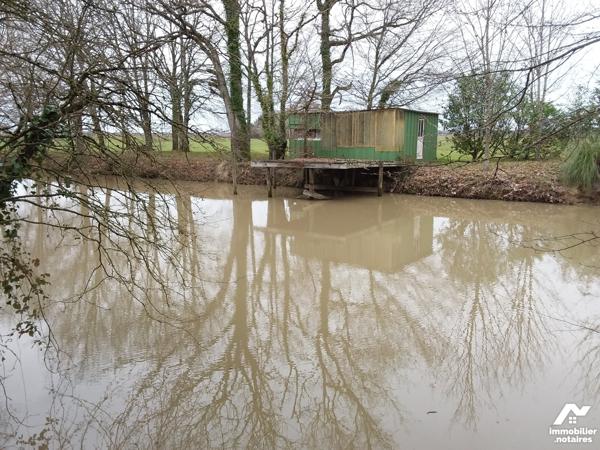TERRAIN DE LOISIRS AVEC PLAN D'EAU DANS LA CAMPAGNE DE CONTRES