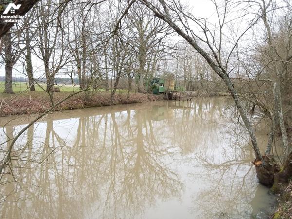 TERRAIN DE LOISIRS AVEC PLAN D'EAU DANS LA CAMPAGNE DE CONTRES