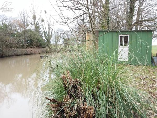 TERRAIN DE LOISIRS AVEC PLAN D'EAU DANS LA CAMPAGNE DE CONTRES
