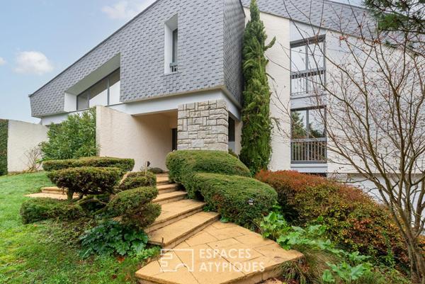 Vaste maison d’architecte avec piscine à louer meublée – le RHEU