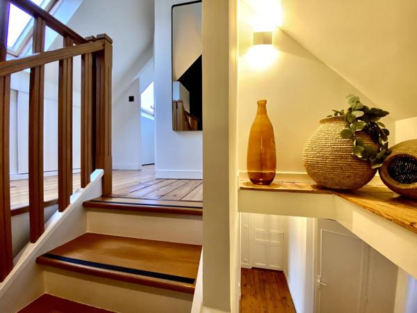 Maison familiale des années 30, généreuse en espace et en confort.