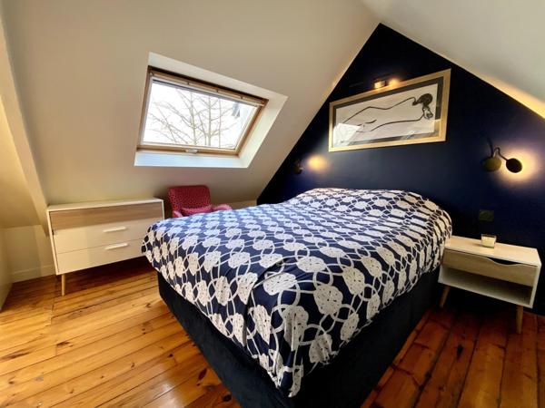 Maison familiale des années 30, généreuse en espace et en confort.