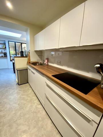 Maison familiale des années 30, généreuse en espace et en confort.