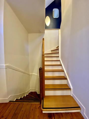 Maison familiale des années 30, généreuse en espace et en confort.