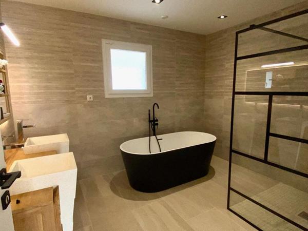 12 mn Gare de MONTARGIS - A VENDRE MAISON CONTEMPORAINE RECENTE 5 PIECES, 4 CHAMBRES + STUDIO INDEPENDANT, TERRAIN CLOS 3476 m2