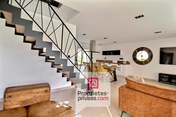 12 mn Gare de MONTARGIS - A VENDRE MAISON CONTEMPORAINE RECENTE 5 PIECES, 4 CHAMBRES + STUDIO INDEPENDANT, TERRAIN CLOS 3476 m2
