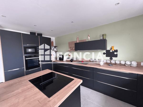 Location Appartement 4 pièces 131.35 m² - Hennebont 56700