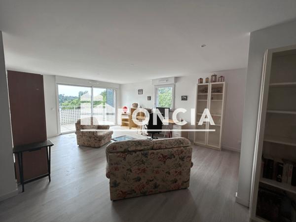 Location Appartement 4 pièces 131.35 m² - Hennebont 56700