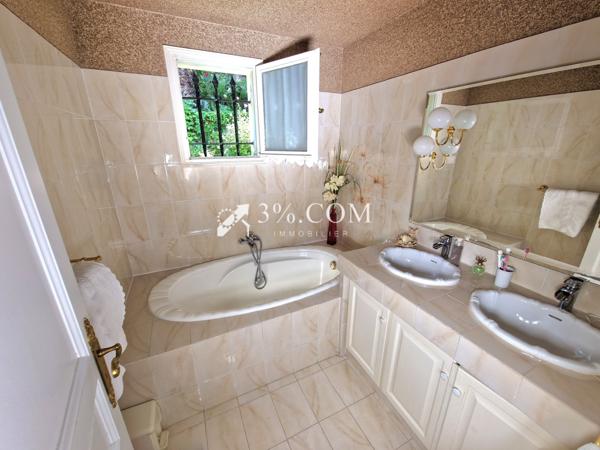 Villa 6 pièce(s) 3 chambre(s) 136 m²