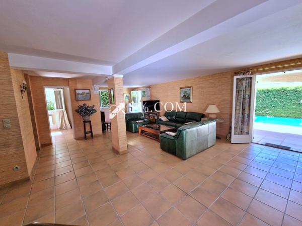 Villa 6 pièce(s) 3 chambre(s) 136 m²
