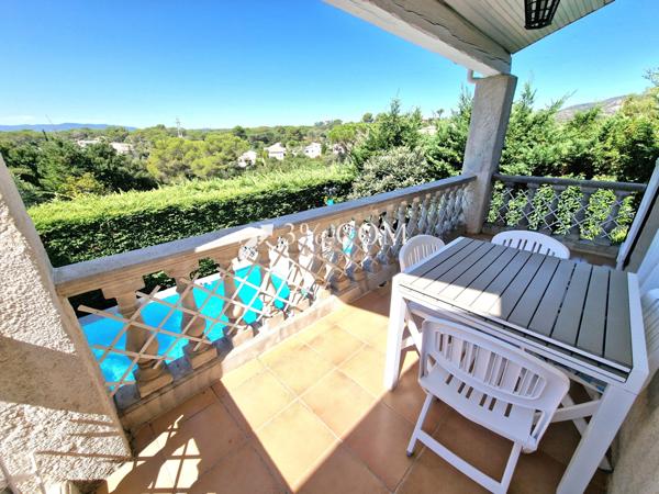 Villa 6 pièce(s) 3 chambre(s) 136 m²