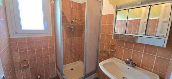 Maison de ville, de type 5, sous-sol, garage et jardin clos de 317 m²