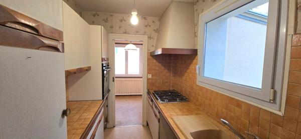 Maison de ville, de type 5, sous-sol, garage et jardin clos de 317 m²