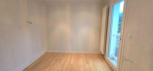 Maison de ville, de type 5, sous-sol, garage et jardin clos de 317 m²