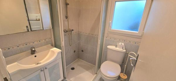 Maison de ville, de type 5, sous-sol, garage et jardin clos de 317 m²