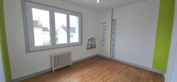 Maison de ville, de type 5, sous-sol, garage et jardin clos de 317 m²