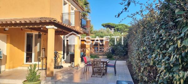 Villa provençale individuelle aux Issambres dans une résidence sécurisée avec piscine.