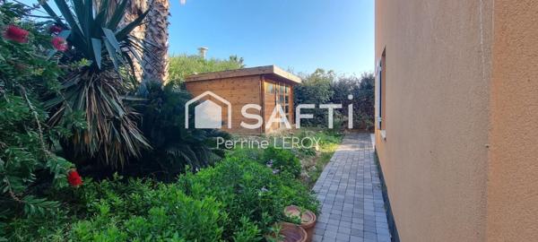 Villa provençale individuelle aux Issambres dans une résidence sécurisée avec piscine.