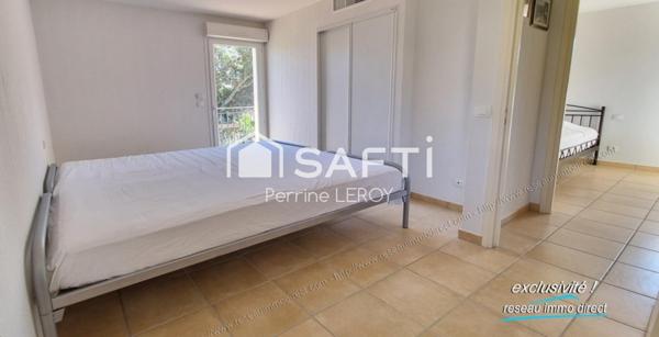 Villa provençale individuelle aux Issambres dans une résidence sécurisée avec piscine.