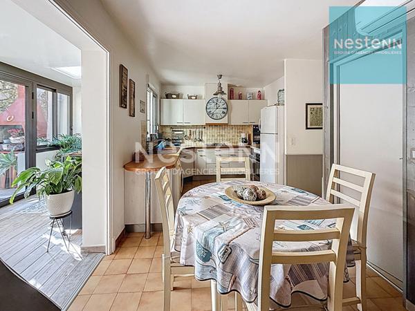 MAISON DE VILLE DE PLAIN-PIEDS AVEC PATIO