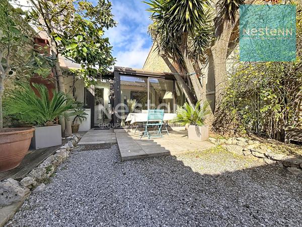 MAISON DE VILLE DE PLAIN-PIEDS AVEC PATIO