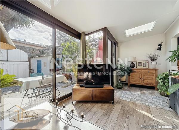 MAISON DE VILLE DE PLAIN-PIEDS AVEC PATIO