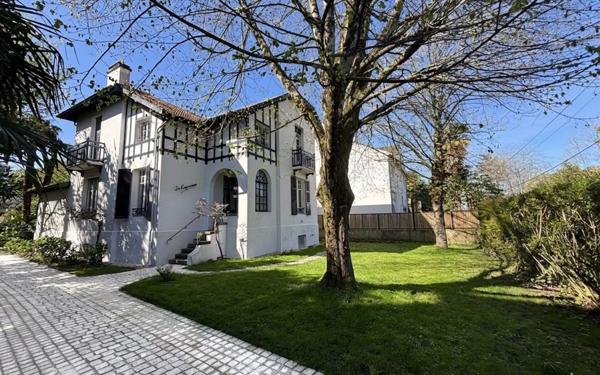 Maison à vendre    7 pièces •  Pau