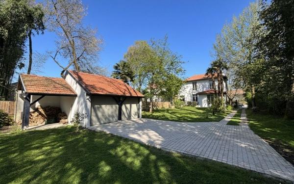 Maison à vendre    7 pièces •  Pau