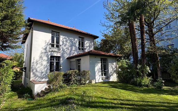 Maison à vendre    7 pièces •  Pau