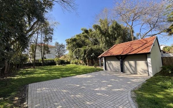 Maison à vendre    7 pièces •  Pau