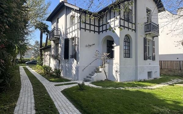 Maison à vendre    7 pièces •  Pau