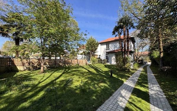 Maison à vendre    7 pièces •  Pau