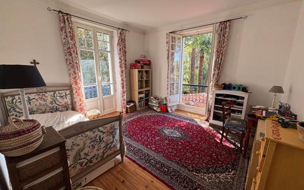 Maison à vendre    7 pièces •  Pau