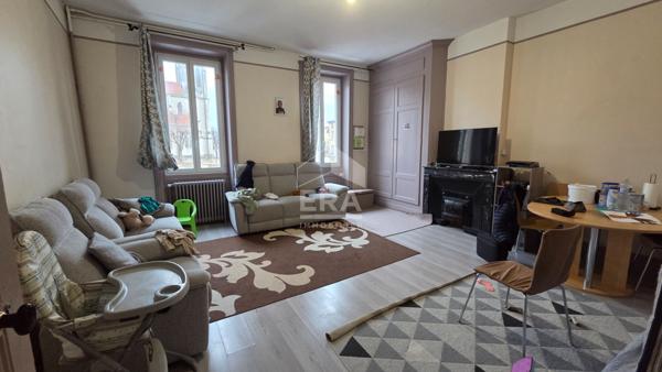 Immeuble Amberieu En Bugey 6 pièce(s) 1 local commercial 1 appartement T4 investissement