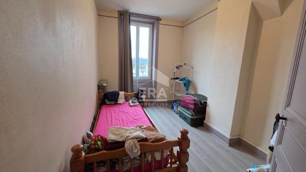 Immeuble Amberieu En Bugey 6 pièce(s) 1 local commercial 1 appartement T4 investissement