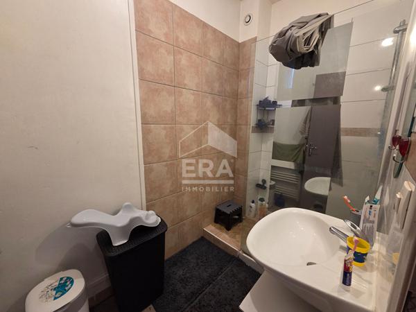 Immeuble Amberieu En Bugey 6 pièce(s) 1 local commercial 1 appartement T4 investissement