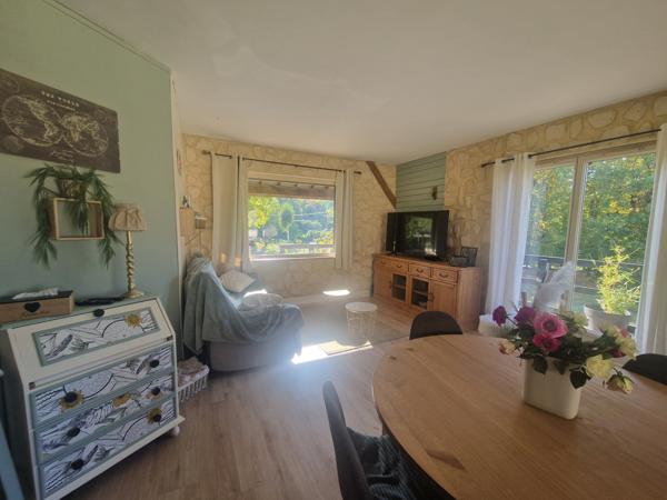 superbe chalet 4ch dans les bois avec grand terrain