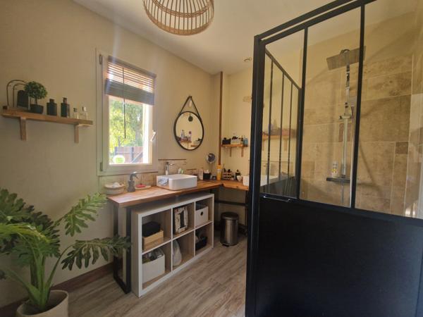 superbe chalet 4ch dans les bois avec grand terrain