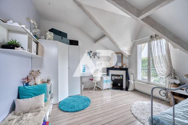 Maison Rueil Malmaison 6 pièce(s) 137 m² + 33 m² dépendance €1 232 000 ** - Référence 19353