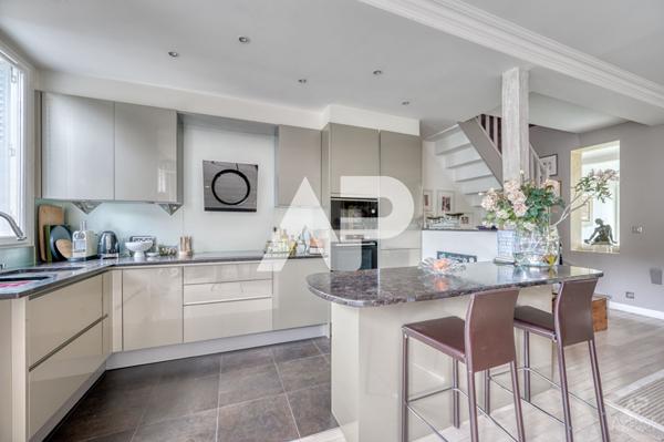 Maison Rueil Malmaison 6 pièce(s) 137 m² + 33 m² dépendance €1 232 000 ** - Référence 19353