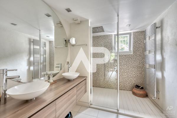 Maison Rueil Malmaison 6 pièce(s) 137 m² + 33 m² dépendance €1 232 000 ** - Référence 19353