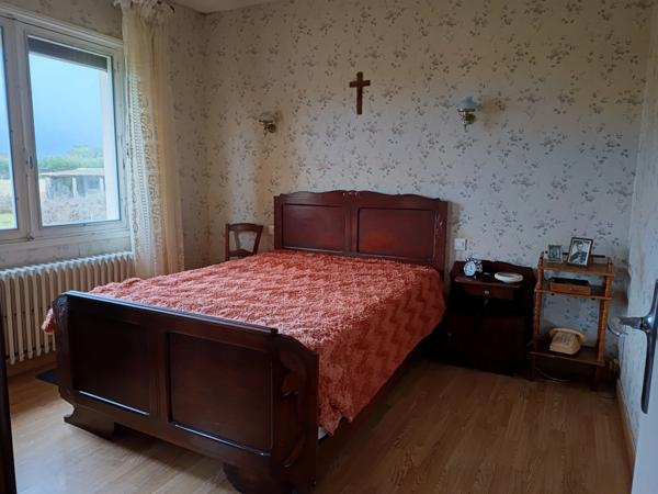 MAISON SUR SOUS SOL SUR UN TERRAIN D'ENVIRON 5000 M²