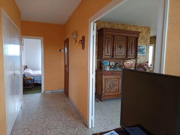 MAISON SUR SOUS SOL SUR UN TERRAIN D'ENVIRON 5000 M²