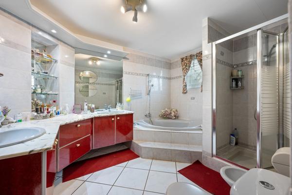 À VENDRE – VILLA D’EXCEPTION AVEC VUE PANORAMIQUE SUR MER ET PORT – SAINT-GILLES LES BAINS