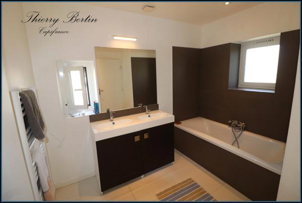 Dpt Alpes Maritimes (06), à vendre VILLENEUVE LOUBET maison P6 de 171 m² - Terrain de 1 186,00 m²