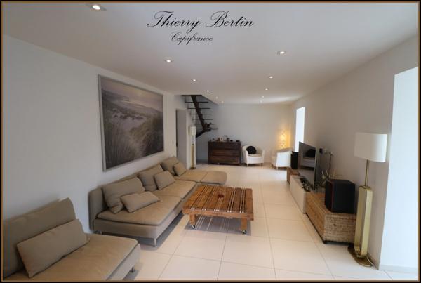 Dpt Alpes Maritimes (06), à vendre VILLENEUVE LOUBET maison P6 de 171 m² - Terrain de 1 186,00 m²