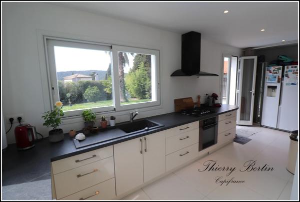 Dpt Alpes Maritimes (06), à vendre VILLENEUVE LOUBET maison P6 de 171 m² - Terrain de 1 186,00 m²